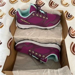 NIB Kids Merrell Altalight Low in Berry